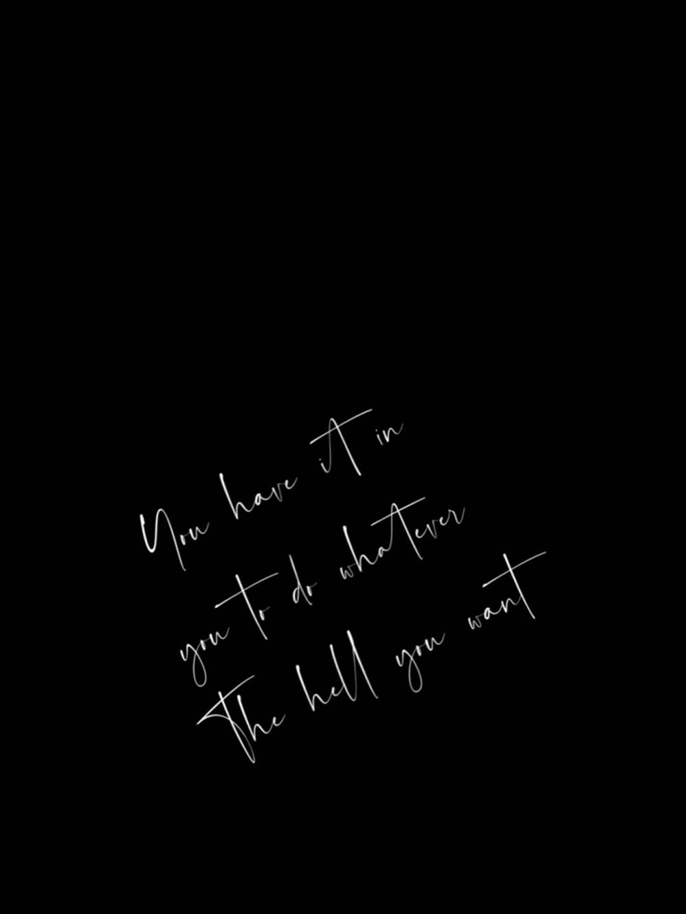 正向語錄 桌布 壁紙 — 黑色背景上的白色草書文字斜向顯示「You have it in you to do whatever the hell you want」。