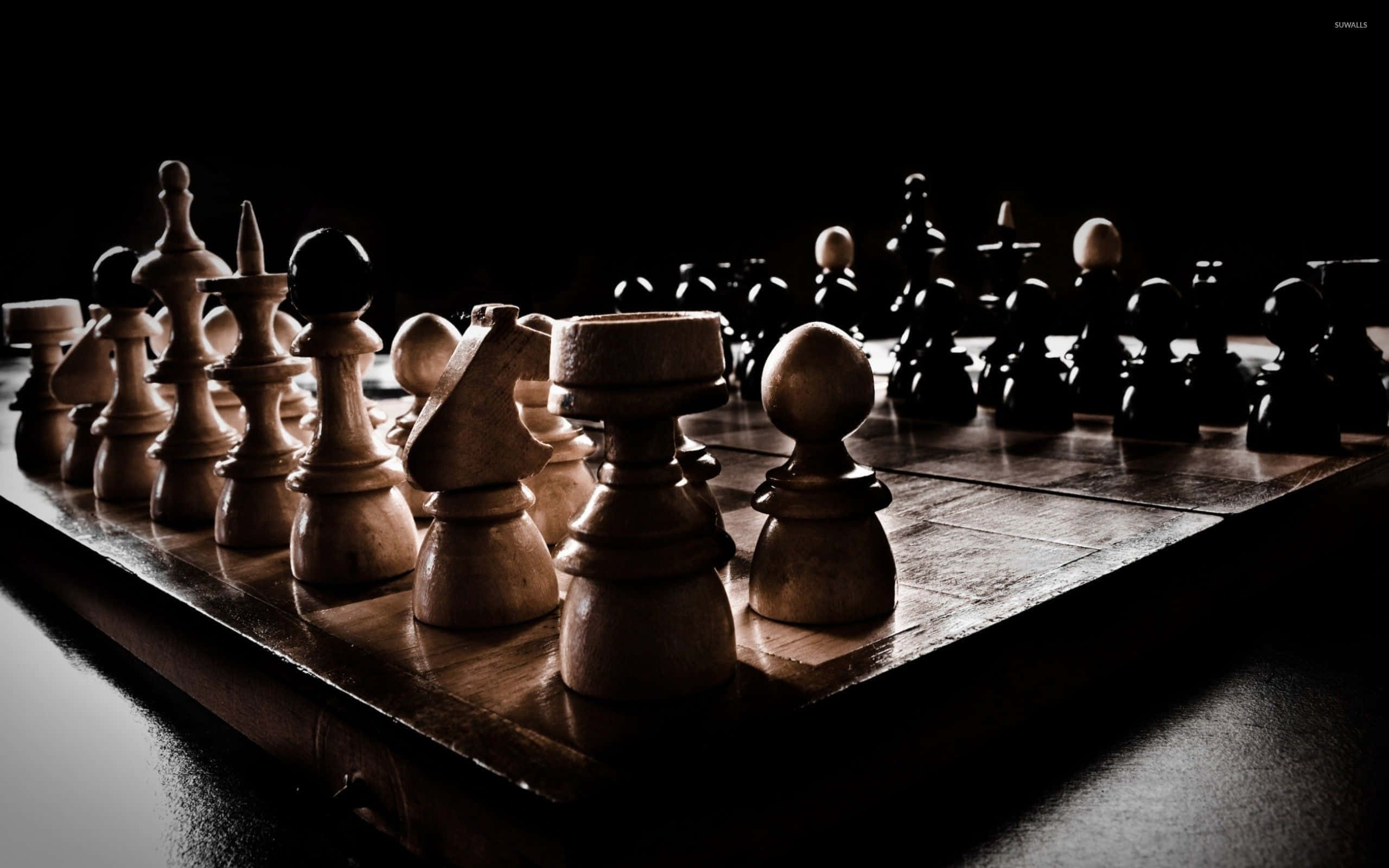 黑色背景上的西洋棋棋子 壁紙