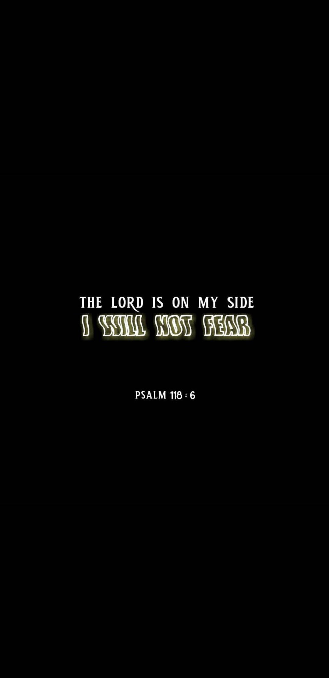 聖經經文美學 桌布 壁紙 — 黑色背景上粗體發光文字宣告「THE LORD IS ON MY SIDE I WILL NOT FEAR」，下方有「PSALM 118:6」。