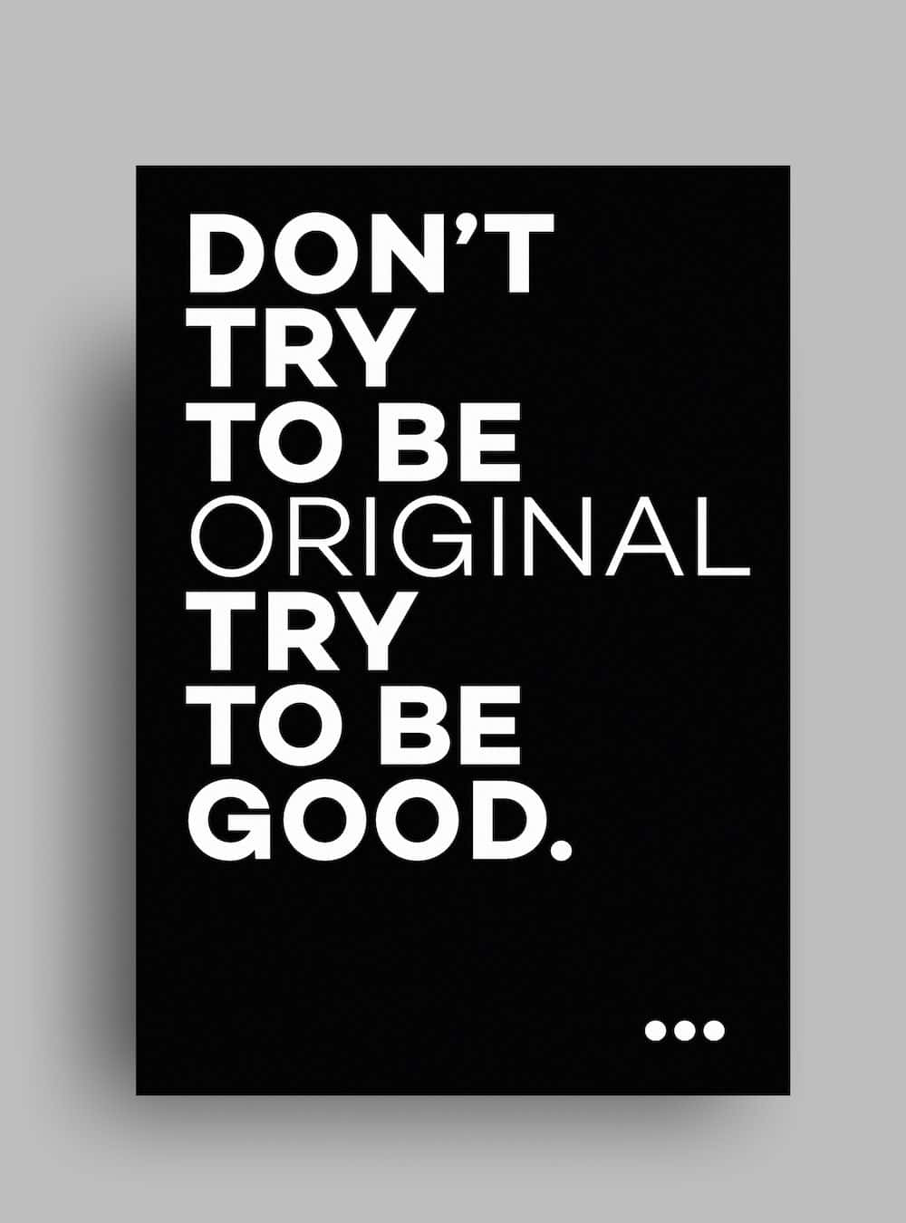 Minimalist Typography 桌布 壁紙 — 黑色背景上粗體白色文字寫著「DON'T TRY TO BE ORIGINAL TRY TO BE GOOD.」，下方有三個點。