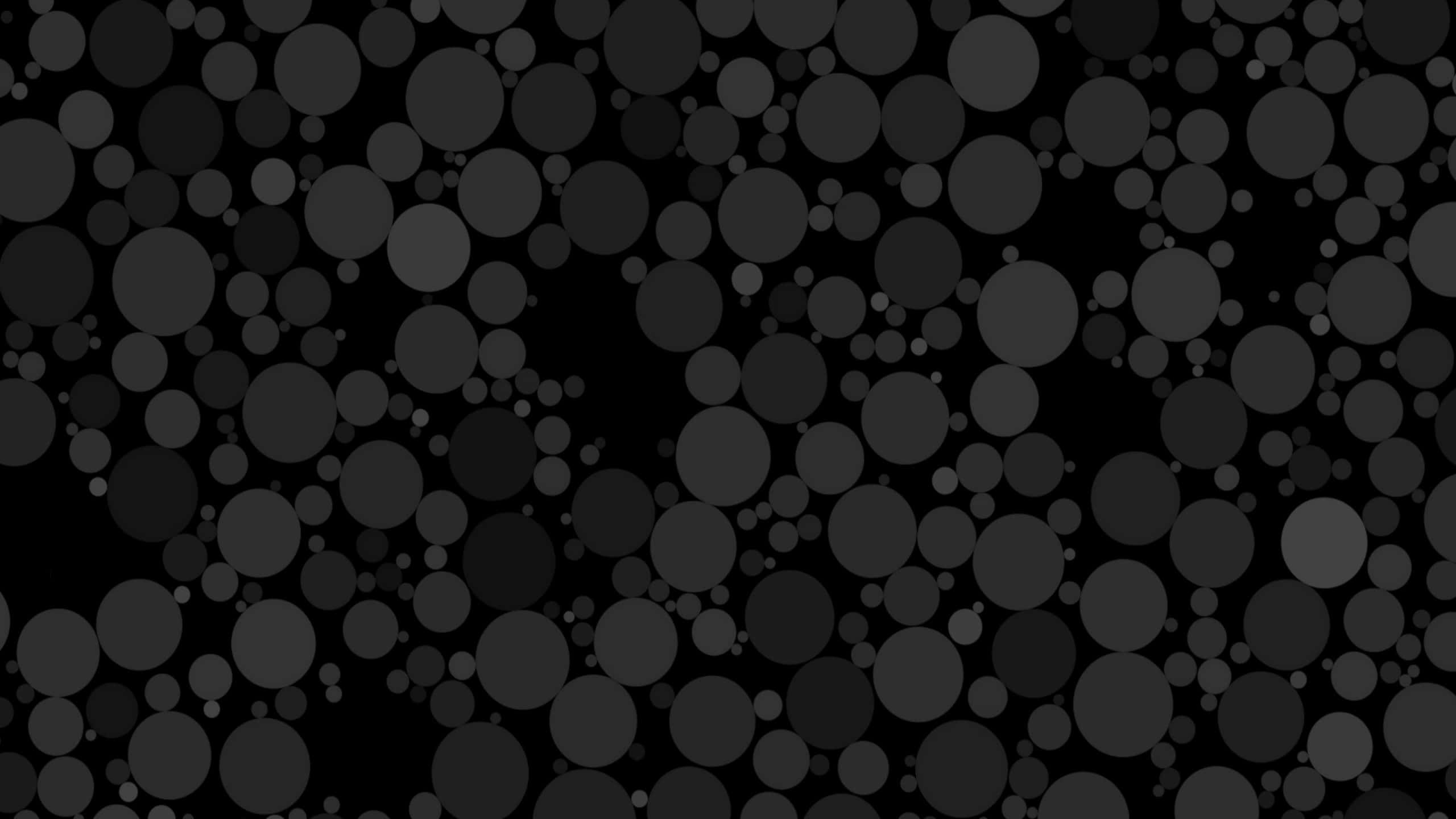 Circle Shape 桌布 壁紙 — 黑色背景上重疊灰色圓形的極簡抽象圖案。
