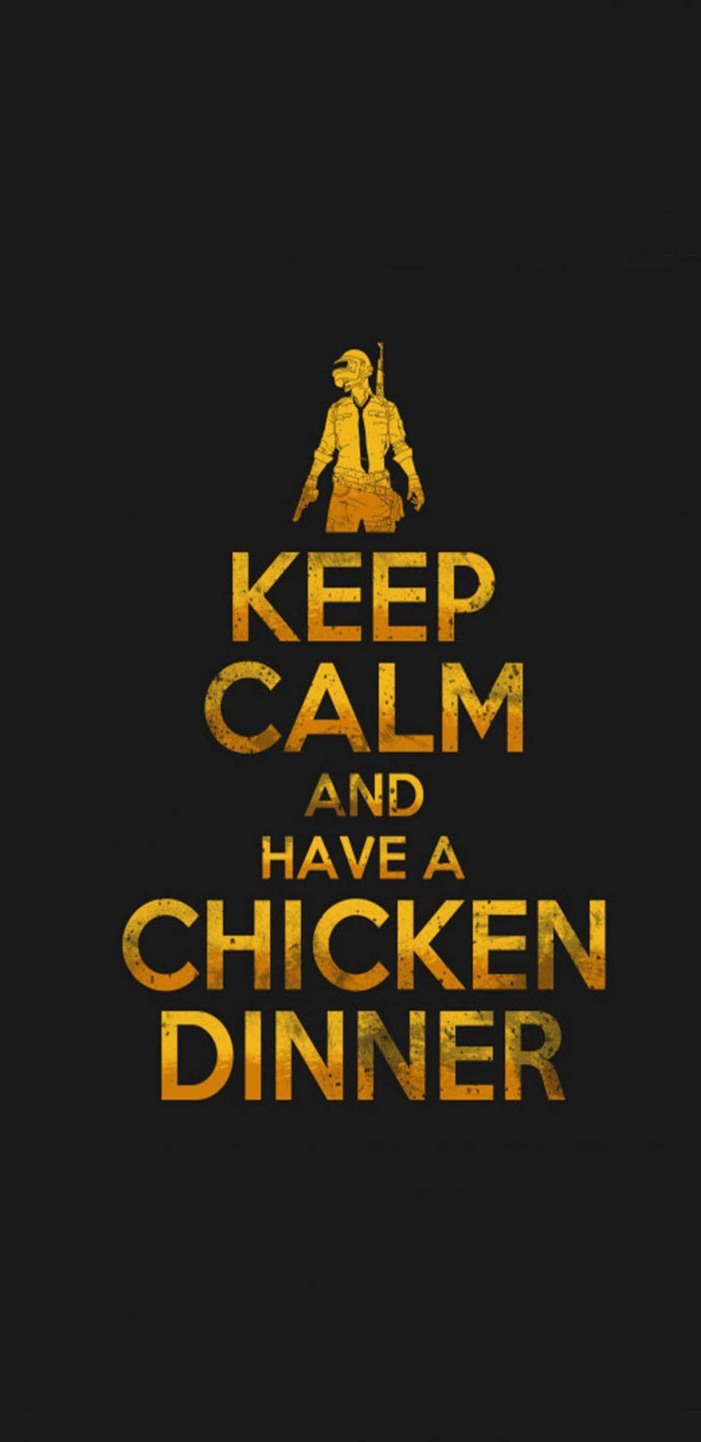 絕地求生 桌布 壁紙 — 黑色背景上金色 'Keep Calm and Have a Chicken Dinner' 文字與士兵剪影。