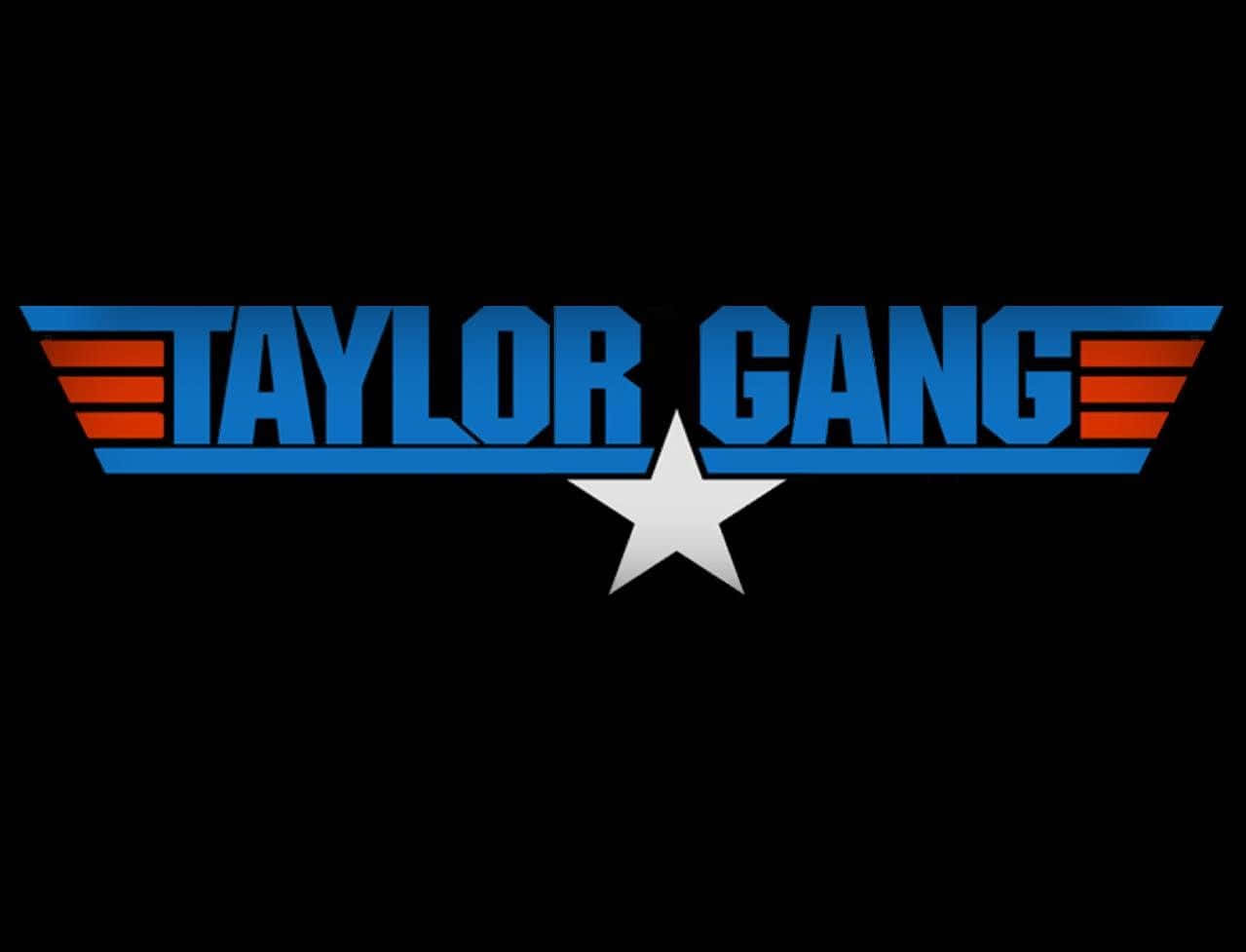 Gang 桌布 壁紙 — 黑色背景中央有粗體藍色 'TAYLOR GANG' 文字，搭配紅色條紋和白色星星。