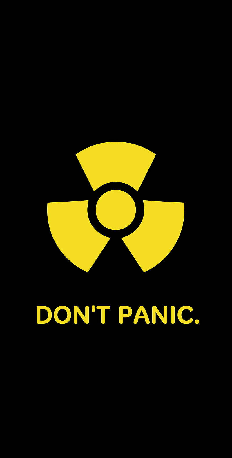 Panic 桌布 壁紙 — 黑色背景中央的粗體黃色輻射標誌，下方有 don't panic 文字。