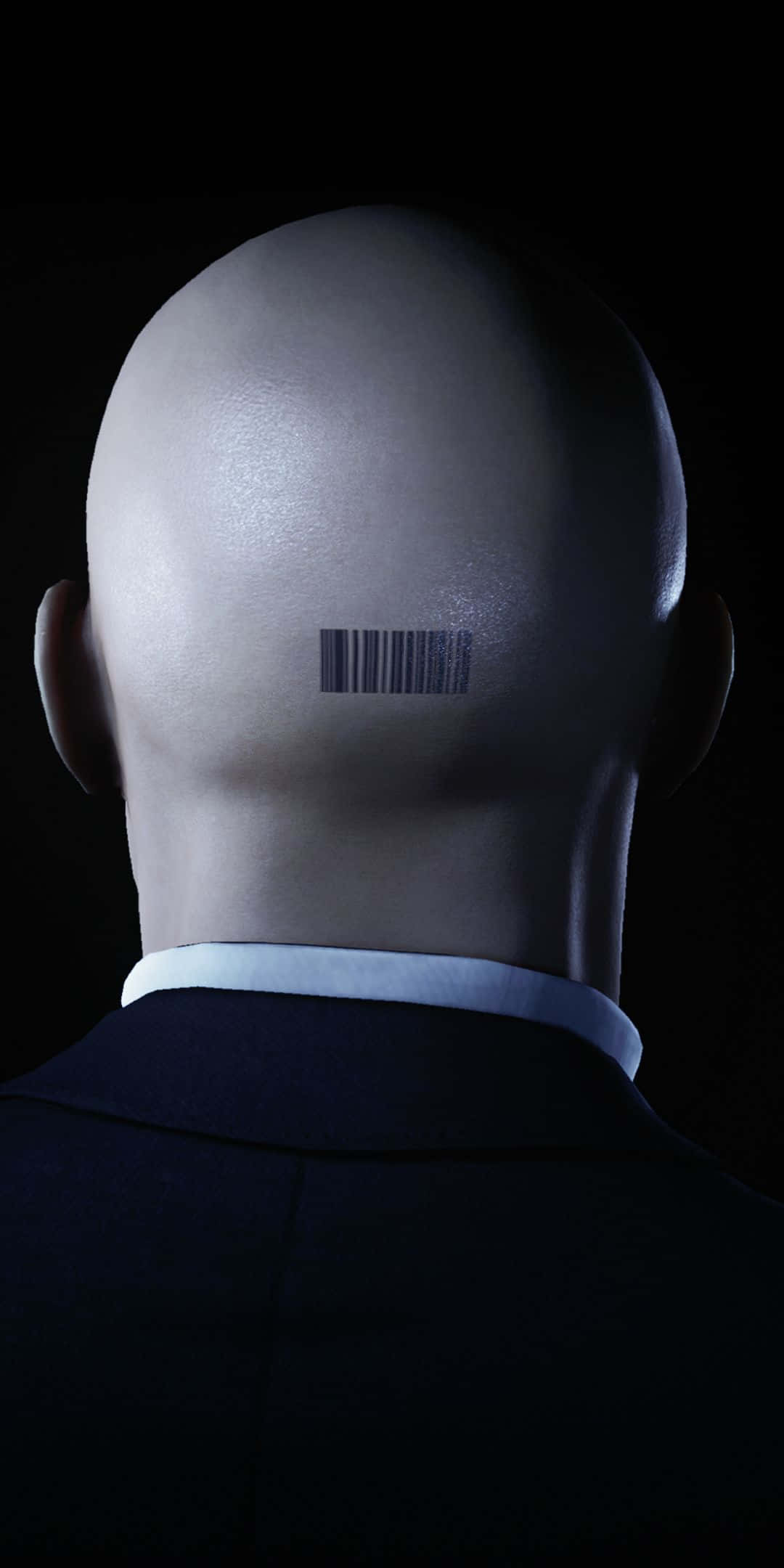 Pixel 3 Hitman Absolution 桌布 壁紙 — 黑色背景前，一名穿西裝的光頭男子背面，頸上有條碼刺青。