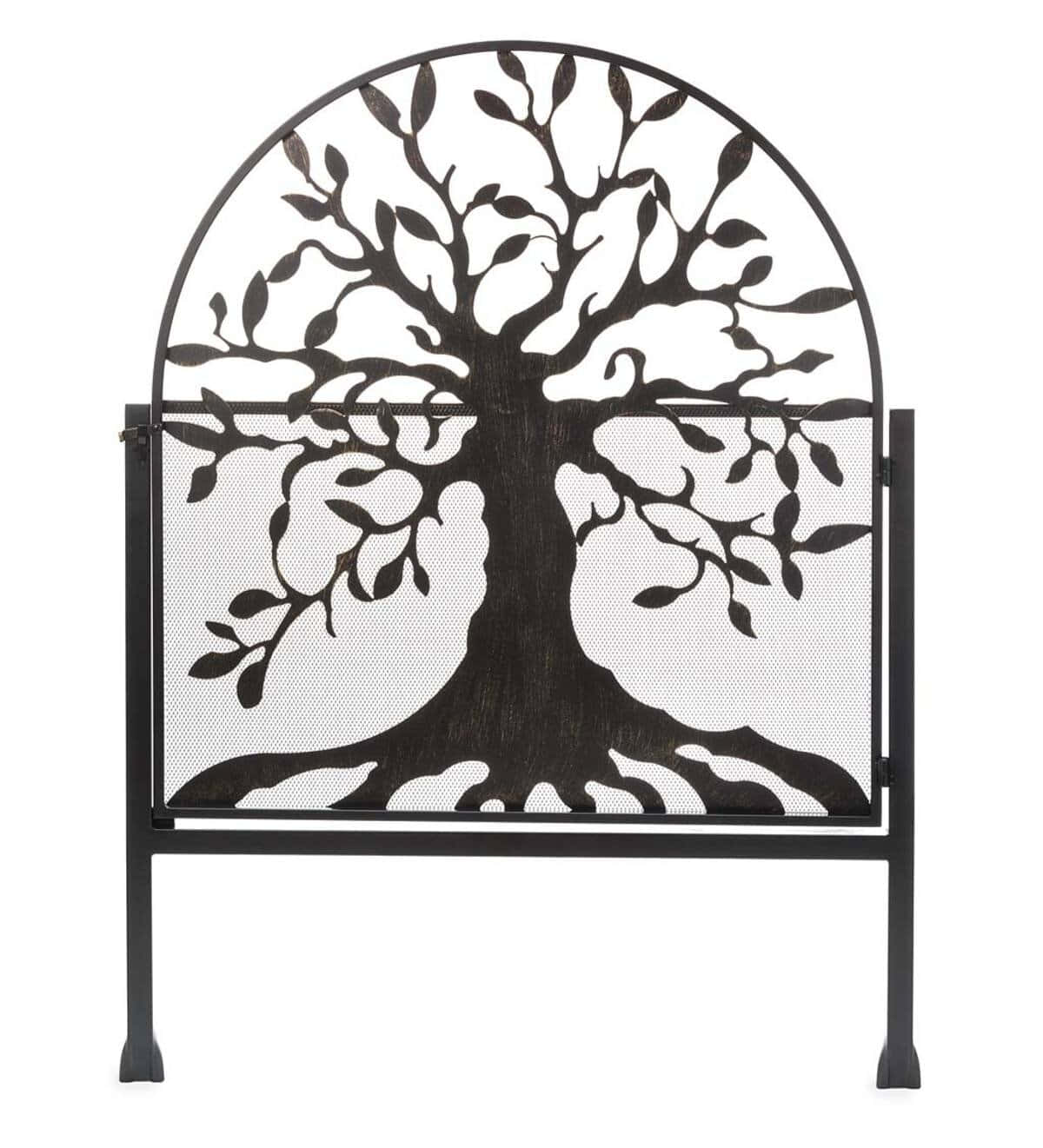 Tree Of Life 桌布 壁紙 — 黑色金屬壁爐屏風，帶有詳細的生命樹設計，在網狀背景上呈現錯綜複雜的樹枝和樹根。