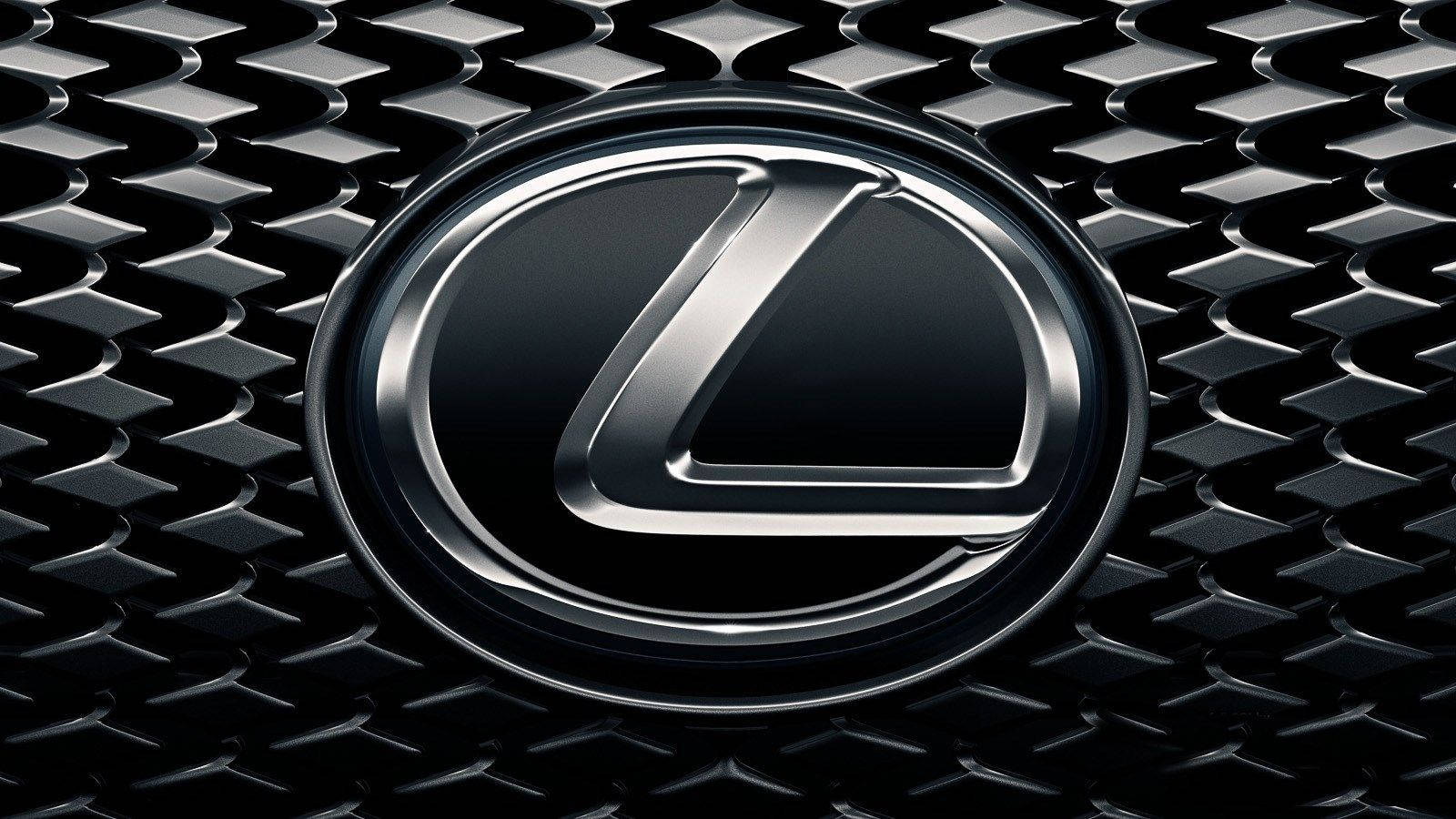 凌志 桌布 壁紙 — 黑色鑽石圖案格柵中央的閃亮鍍鉻 Lexus 標誌特寫。