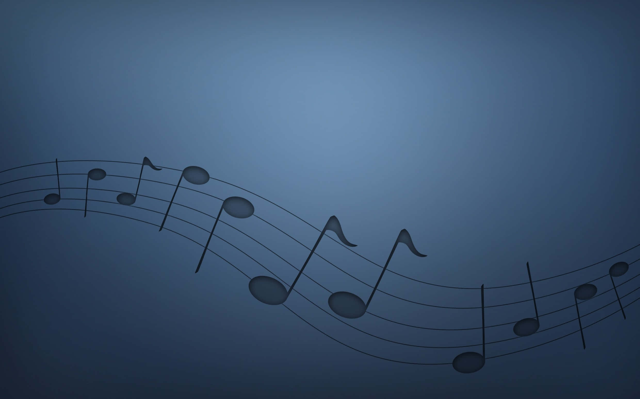 Music Notes 桌布 壁紙 — 黑色音符和五線譜在漸變藍色背景上優雅地漂浮。