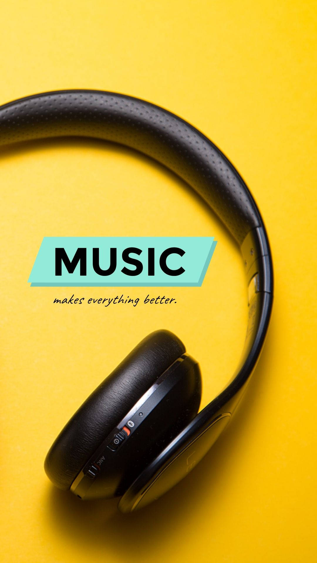 listening to music 桌布 壁紙 — 黑色頭戴式耳機放在鮮黃色背景上，粗體文字宣揚音樂讓一切變得更好。