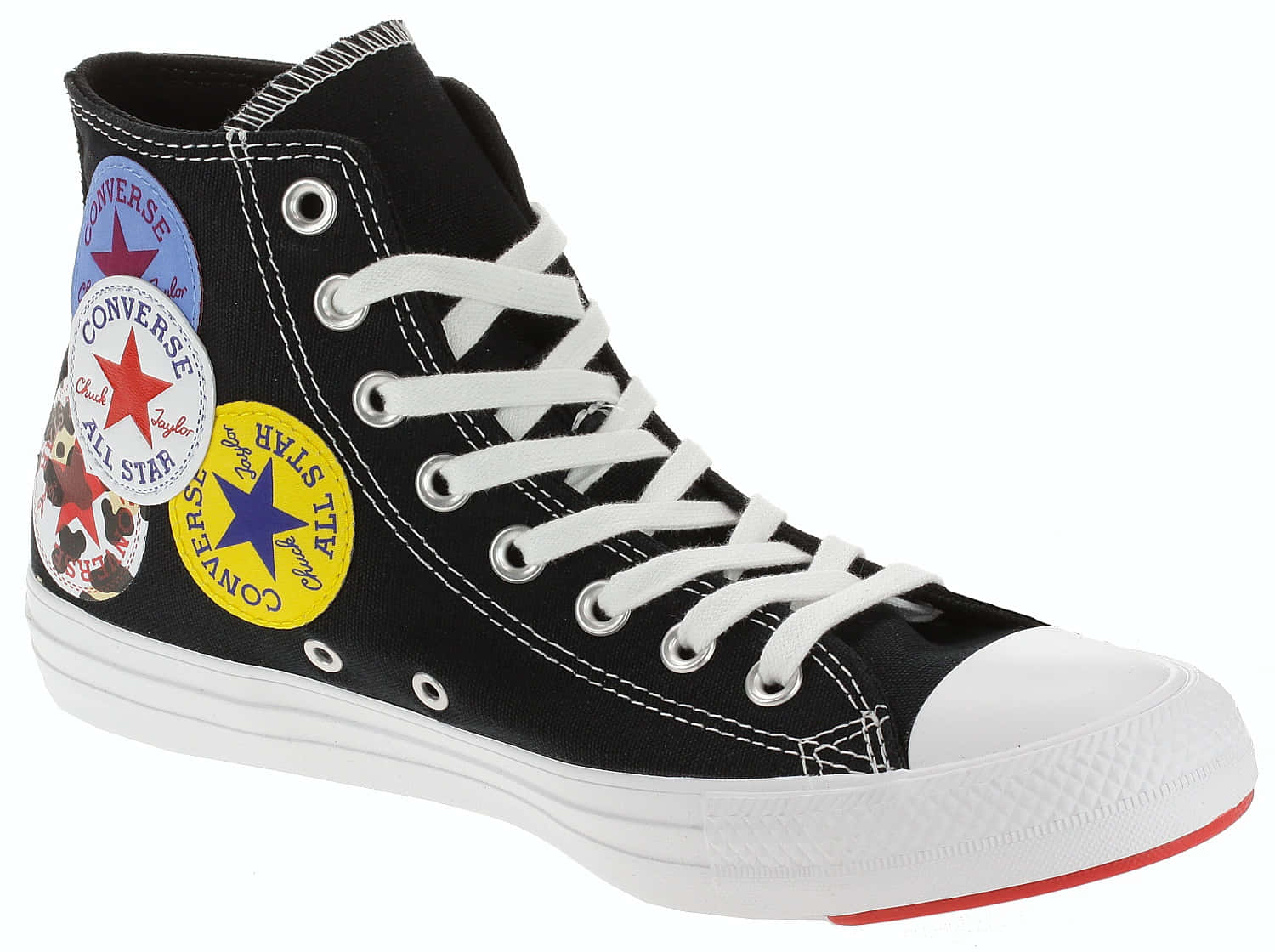 Converse 桌布 壁紙 — 黑色高筒Converse運動鞋，白色鞋帶和鞋頭，飾有彩色品牌補丁。