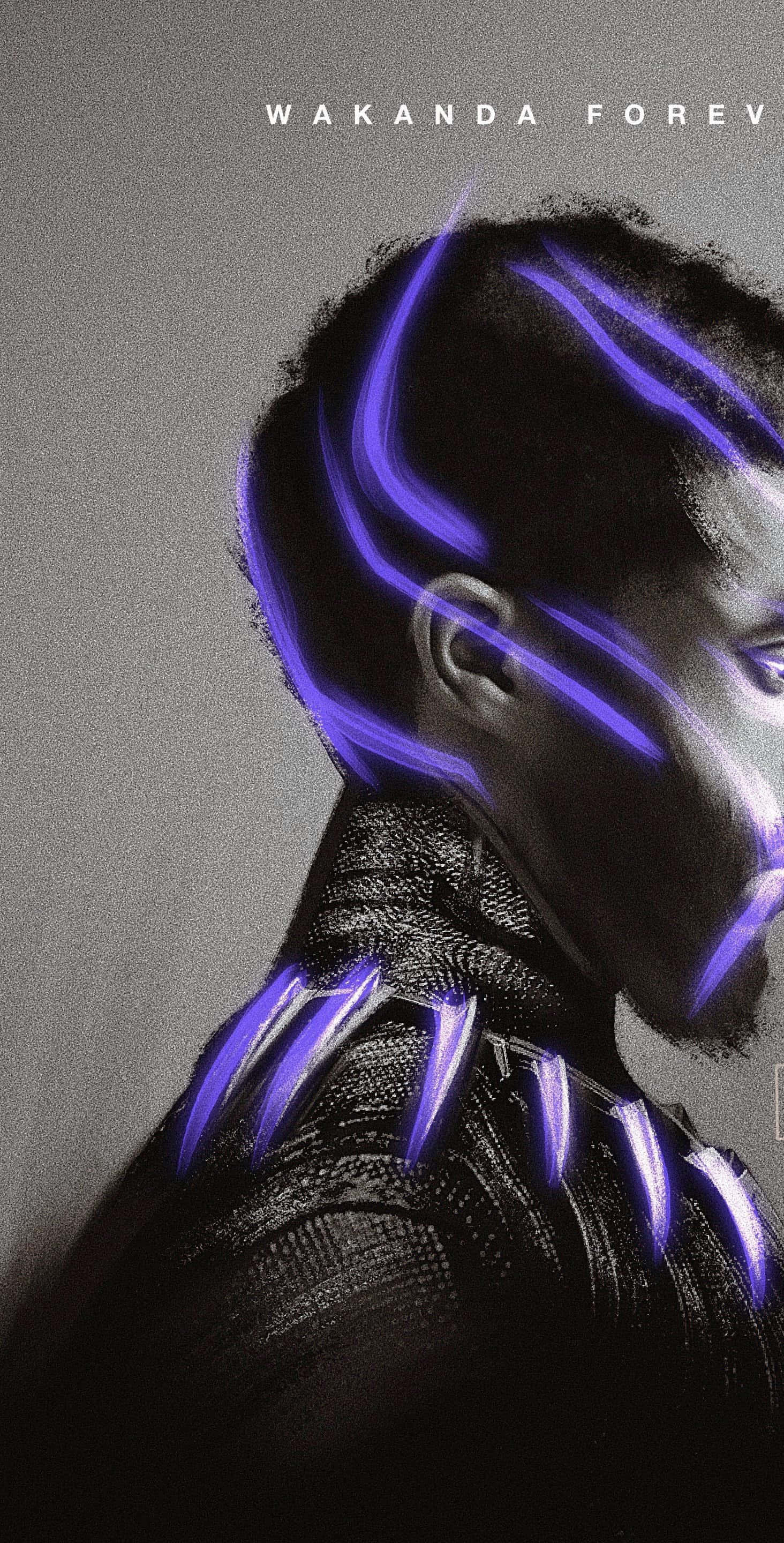 King Of Wakanda 桌布 壁紙 — 黑豹的側面風格肖像，頭部和肩甲上有發光的紫色汎合金點綴，背景為柔和的灰色。