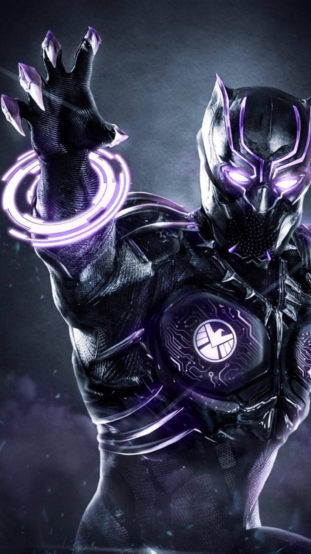 Wakanda 桌布 壁紙 — 黑豹穿著時尚黑色套裝，帶有發光的紫色能量環和眼睛，背景是黑暗煙霧繚繞。