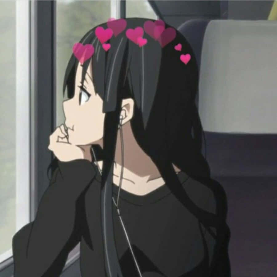 Aesthetic Anime Profile 桌布 壁紙 — 黑髮動漫女孩，粉紅心形在她頭頂飄浮，在火車上聽音樂。