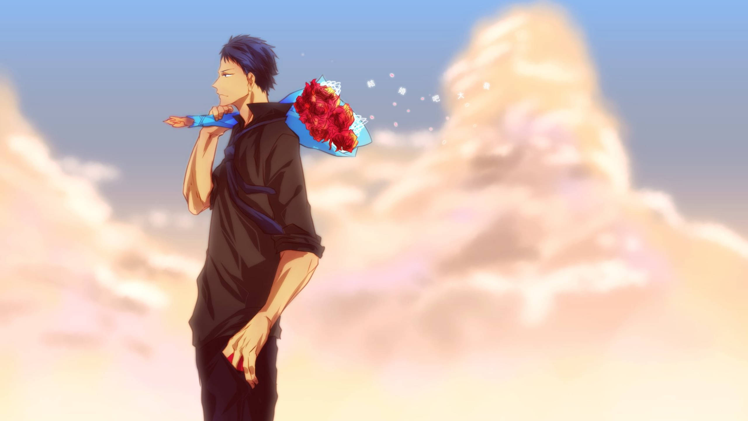 Kuroko No Basket 桌布 壁紙 — 黑髮動漫男孩手持紅玫瑰，背景是柔和的粉彩天空和蓬鬆的雲朵。