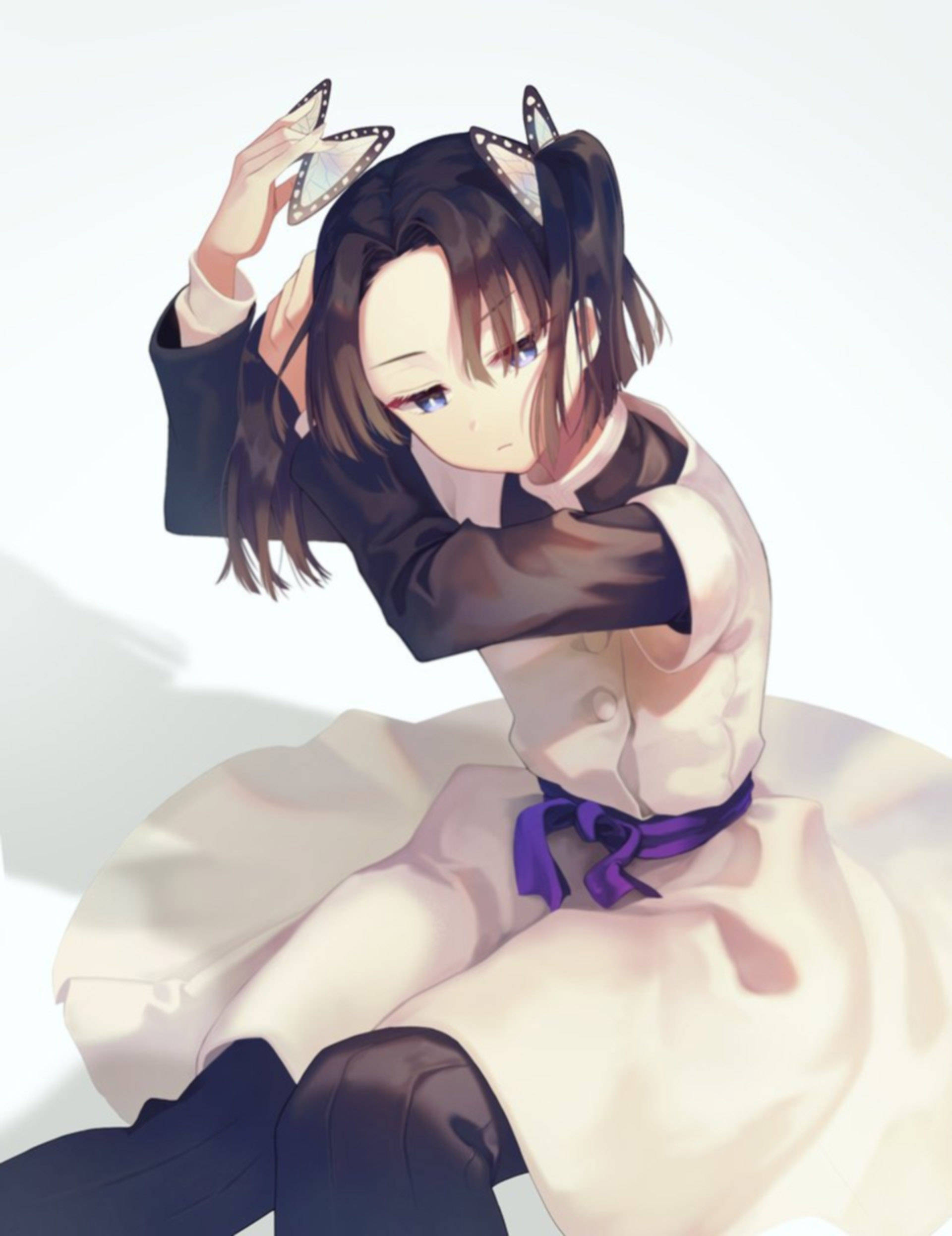 aoi kanzaki 桌布 壁紙 — 黑髮戴蝴蝶夾的動漫女孩坐在柔和光線中，身穿奶油色外套和紫色腰帶。