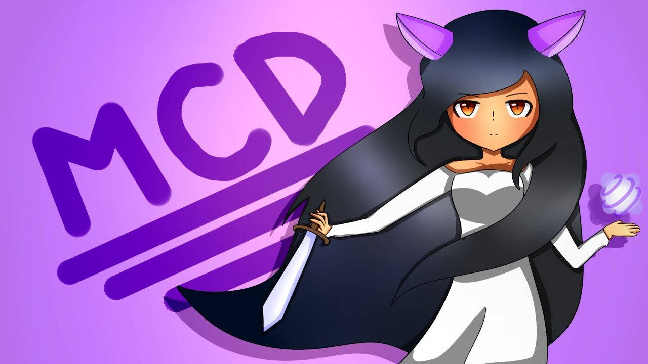 Aphmau 桌布 壁紙 — 黑髮紫貓耳動漫少女，在帶有MCD標誌的鮮豔紫色背景前，手持劍和發光球體。