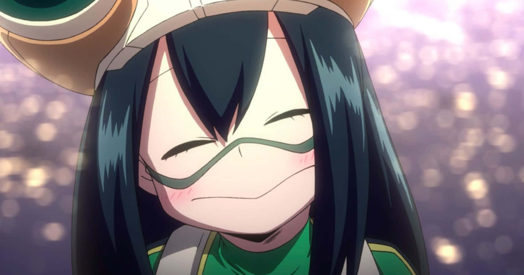 Froppy 桌布 壁紙 — 黑髮綠面具的動漫女孩在閃爍的紫色散景背景下溫暖微笑。