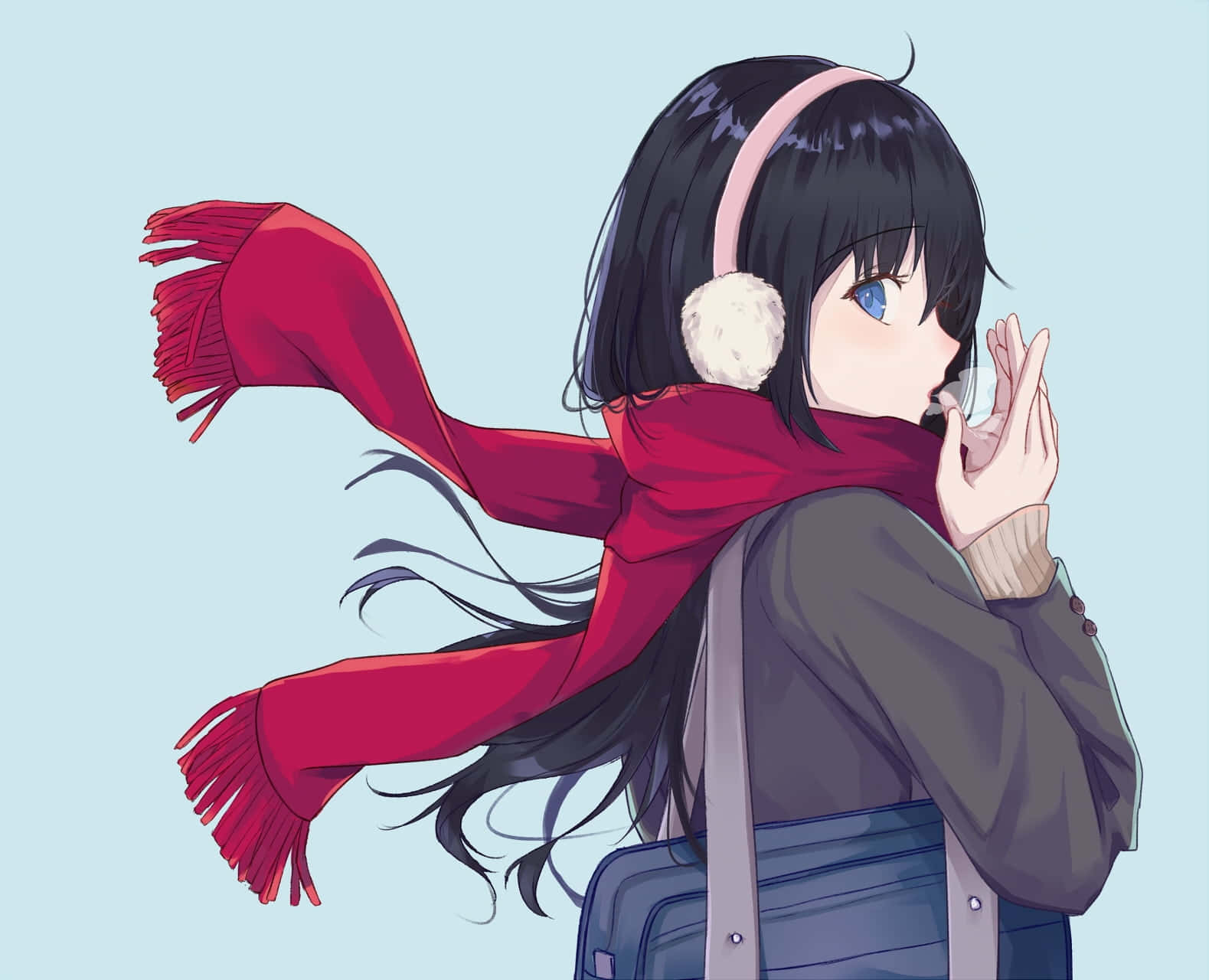Anime Girl Aesthetic 桌布 壁紙 — 黑髮藍眼的動漫女孩戴著紅色圍巾和白色耳罩，雙手靠近嘴巴抵禦寒風。