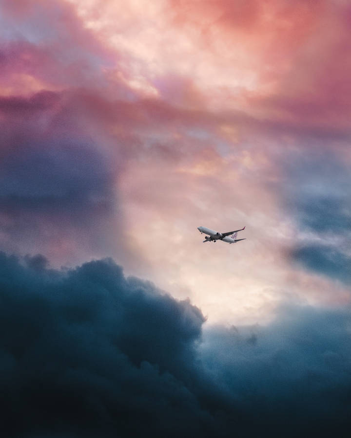 4K Plane In The Sky