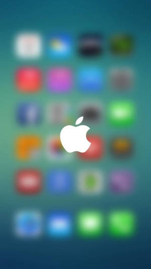 3D Apple iPhone 保護殼，展示公司標誌並模糊背景選單