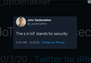 John Opdenakker 關於 IoT 安全性的 Twitter 貼文顯示在深色背景上。 — 網路安全 壁紙