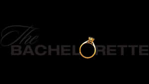 金訂婚戒指，鑲有鑽石，黑色背景，帶有The BACHELORETTE文字。 — 省電 壁紙