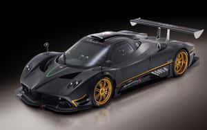 消光黑色帕加尼Zonda R賽車，配備金色輪圈和空氣動力學尾翼。 — Steam Deck 壁紙