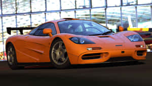橙色McLaren F1超級跑車停放在玻璃牆車庫中。 — 白色法拉利 壁紙