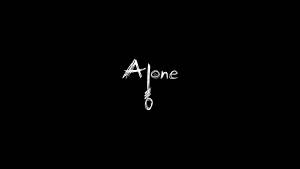 黑色背景上白色手寫風格的Alone一詞，l作為臉部 — 簡約暗黑美學 壁紙