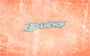 Anaheim Ducks 冰球隊標誌在帶有刮痕的橙色冰背景上。 — 安納海姆鴨隊 壁紙