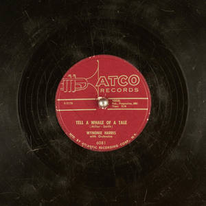 ATCO Records 黑膠唱片標籤的特寫，紅色中心及黑色溝槽表面，顯示磨損痕跡。 — 音樂 壁紙