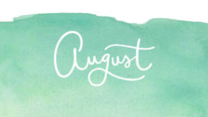 August 以白色草書寫在薄荷綠色水彩背景上。 — 美麗的秋天 壁紙