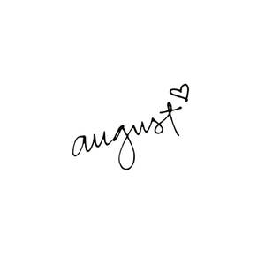 「august」這個詞以優雅的草書書寫，t上方有心形 — 八月 壁紙