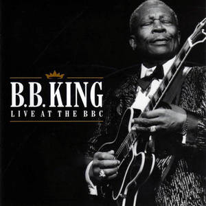 B.B. King 在舞台上身穿閃亮西裝彈奏吉他。 — 專輯封面 壁紙