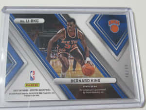 Bernard King 身穿尼克隊球衣在交易卡上運球。 — 紐約尼克隊 壁紙