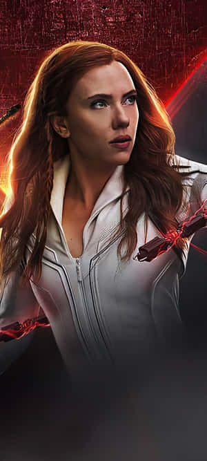 Black Widow 身穿白色戰術服，手持發光紅色武器，表情強烈。 — Pixel 9a 壁紙