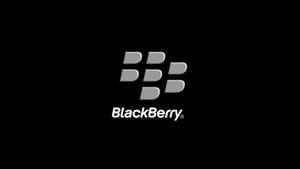 BlackBerry 標誌，帶有銀色徽章和白色文字，背景為黑色 — BLACKPINK 標誌 壁紙