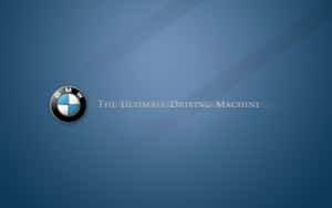 BMW 標誌和標語「The Ultimate Driving Machine」在藍色背景上，帶有輪胎痕跡。 — Vans 標誌 壁紙