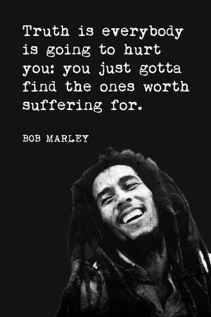 Bob Marley 微笑，附有關於真理和苦難的引言