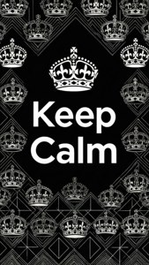 黑白桌布，帶有重複的皇冠圖案和「Keep Calm」文字。