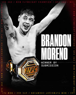 Brandon Moreno 慶祝以降服方式贏得UFC 263蠅量級冠軍。 — 4:5 壁紙