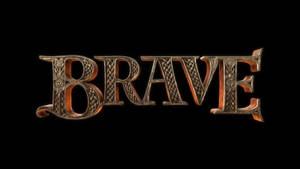 「BRAVE」這個詞以發光的凱爾特風格金屬字母顯示在黑色背景上。 — 迪士尼 勇敢傳說 壁紙