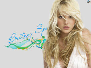 Britney Spears 身穿白色上衣，一頭飄逸的金髮，搭配色彩繽紛的抽象設計。 — 凱蒂佩芮 壁紙