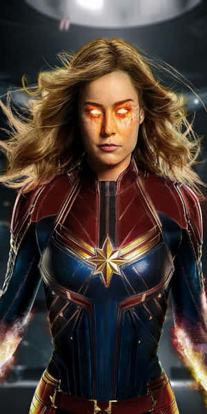 Captain Marvel 在太空環境中，雙眼發光並帶有能量效果。 — 驚奇隊長 壁紙