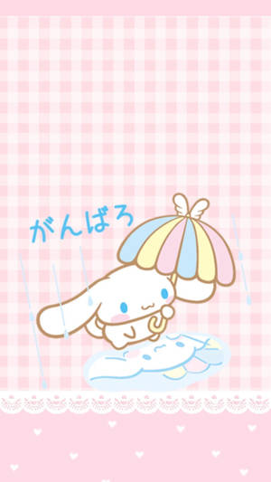 Cinnamoroll 在下雨的粉紅色格紋場景中漂浮在雲上，拿著一把彩虹傘。