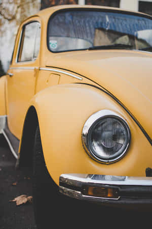 復古黃色福斯金龜車配鍍鉻細節的特寫。 — 小米Mix 壁紙