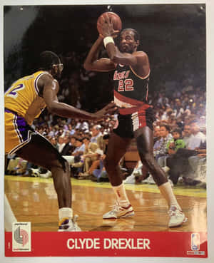 Clyde Drexler 在比賽中投籃，附近有防守球員。 — 運動 壁紙