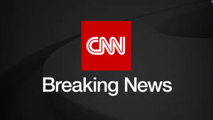 CNN Breaking News 圖形，在深色背景上有紅色正方形和白色文字。
