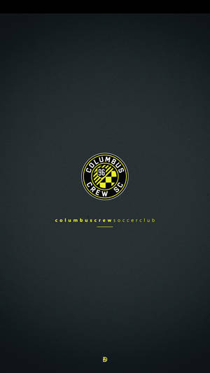 Columbus Crew SC 足球隊標誌及名稱以黃色顯示於深色背景上。 — 運動 壁紙