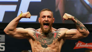 Conor McGregor在UFC稱重時彎曲手臂並咆哮。 — 終極格鬥冠軍賽 壁紙